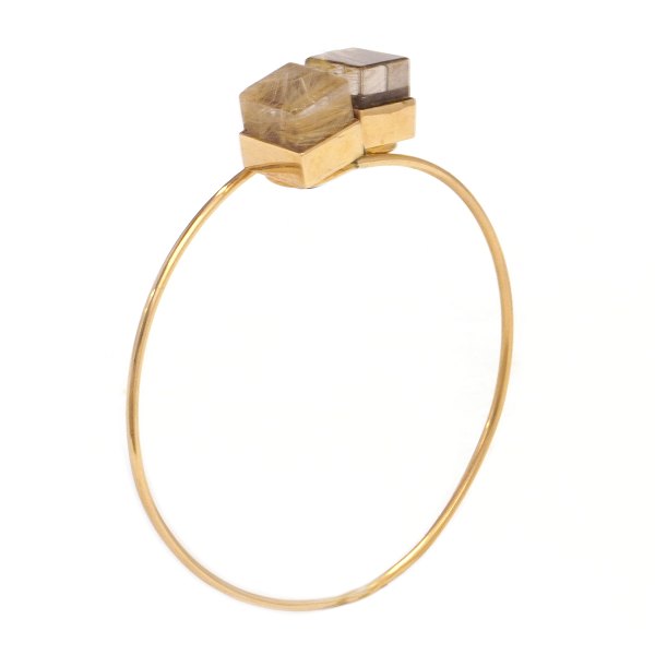 Anni & Bent Knudsen: Armring af 18kt guld prydet med rutilkvarts. Armringen kan åbnes. Ca. år 1970. Indv D: 5,8cm