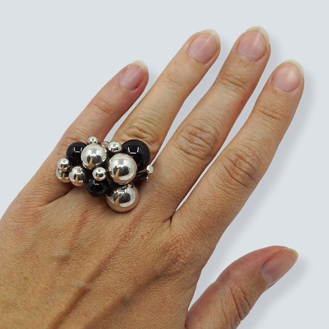 Georg Jensen; Moonlight Grapes ring i sterlingsølv med onyx