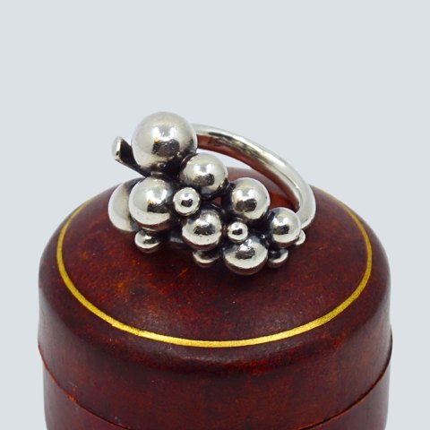 Georg Jensen; Moonlight Grapes ring i sterlingsølv
