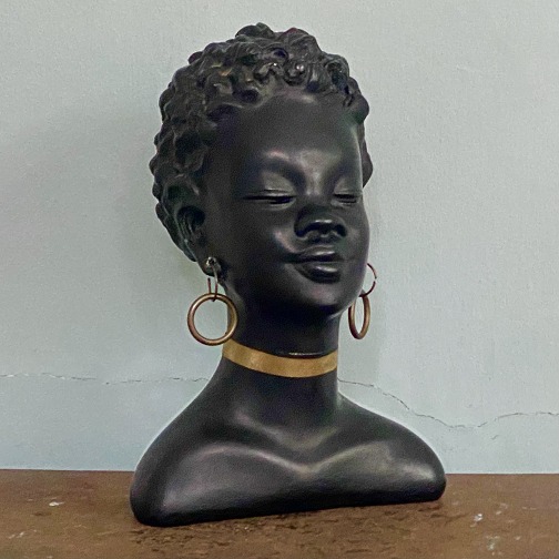 SOLGT
Buste af kvinde