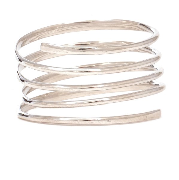 Oval spiral armring i sterlingsølv udført af Hans Hansen #297. Mål: 62x65mm