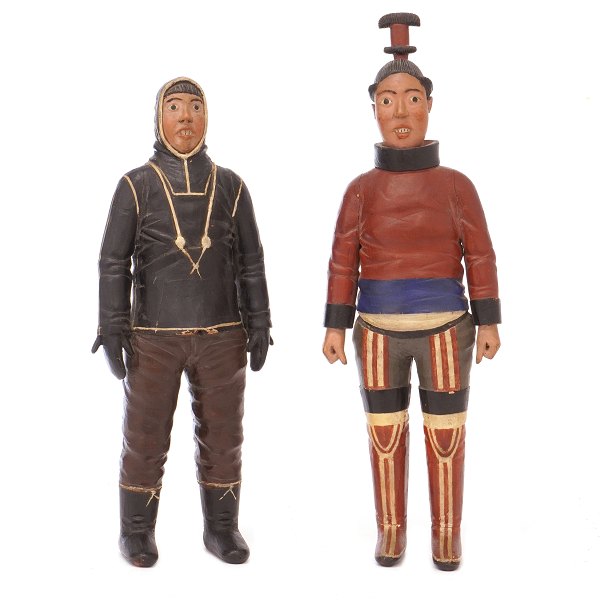 Johannes Kreutzmann figurer.Johannes Kreutzmann, 1862-1940, figurer af træ forestillende grønlandsk mand og kvinde. Begge signeret. H: 39&45cm